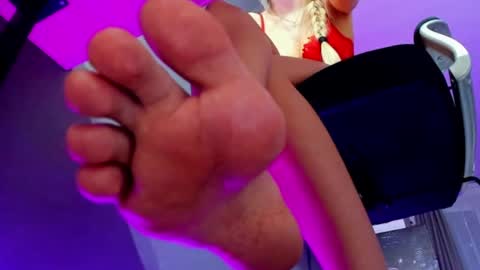 Snapshot of hooot_blonde777 chatting on February 20, 11:32 pm hooot_blonde777 online show from February 20, 11:32 pm