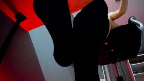 Snapshot of hooot_blonde777 chatting on November 22, 11:26 pm hooot_blonde777 online show from November 22, 11:26 pm