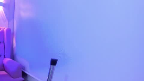 Snapshot of hoot_booys_ chatting on October 31, 9:05 pm hoot_booys_ online show from October 31, 9:05 pm