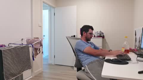 Snapshot of hopefulguy86 chatting on January 18, 4:15 am hopefulguy86 online show from January 18, 4:15 am