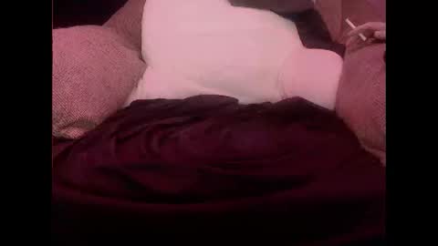 Snapshot of hopps28 chatting on February 5, 2:40 am hopps28 online show from February 5, 2:40 am