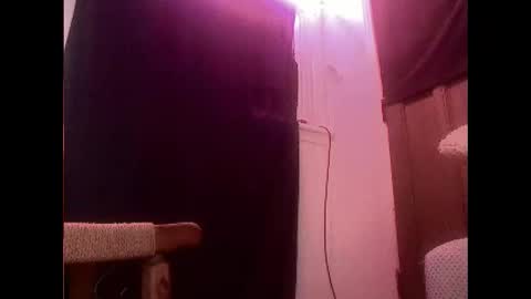 Snapshot of hopps28 chatting on February 24, 8:27 am hopps28 online show from February 24, 8:27 am