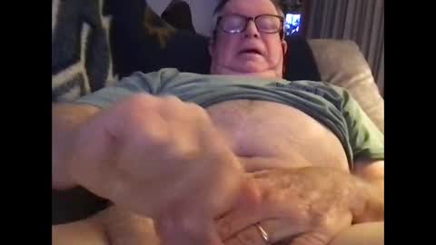 Snapshot of horndog69b chatting on December 17, 9:28 am horndog online show from December 17, 9:28 am