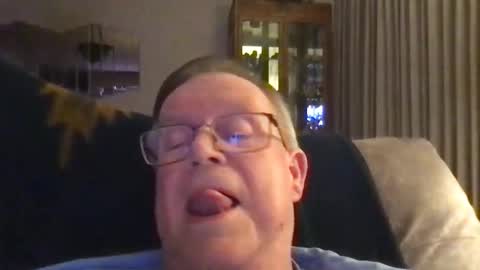 Snapshot of horndog69b chatting on November 16, 7:47 am horndog online show from November 16, 7:47 am