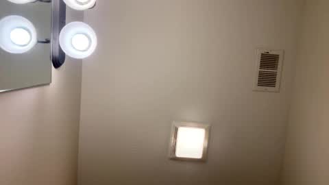 Snapshot of hornieecum chatting on December 22, 11:07 am hornieecum online show from December 22, 11:07 am