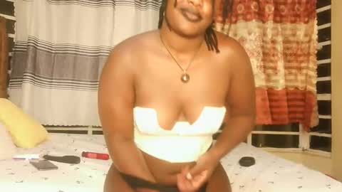 Snapshot of horny_sexxy_babe chatting on November 6, 10:21 pm Lucy online show from November 6, 10:21 pm