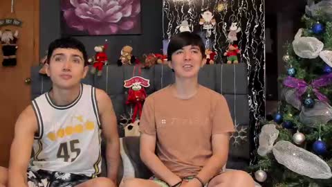 Alex and Camilo online show from December 7, 10:06 pm