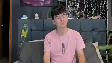 Snapshot of horny_twinks_guys chatting on January 19, 9:45 pm Alex and Camilo online show from January 19, 9:45 pm