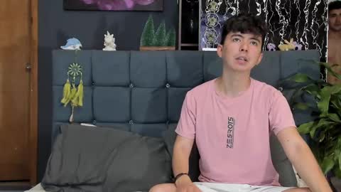 Snapshot of horny_twinks_guys chatting on January 20, 12:46 am Alex and Camilo online show from January 20, 12:46 am