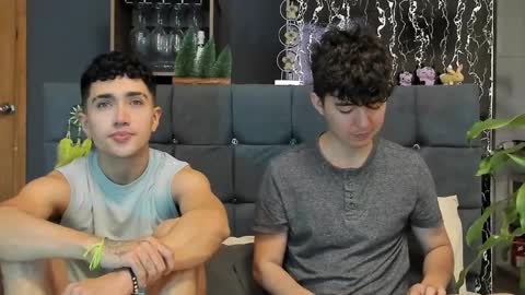 Snapshot of horny_twinks_guys chatting on February 3, 12:36 am Alex and Camilo online show from February 3, 12:36 am