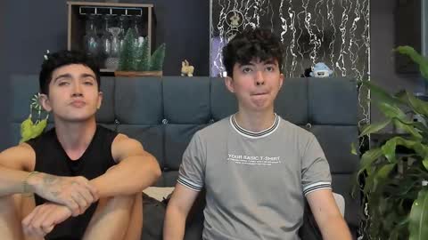 Alex and Camilo online show from March 4, 12:50 am