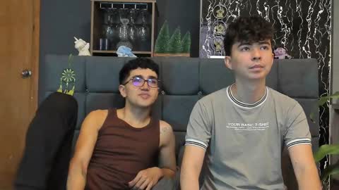 Snapshot of horny_twinks_guys chatting on March 9, 9:46 pm Alex and Camilo online show from March 9, 9:46 pm