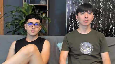 Snapshot of horny_twinks_guys chatting on September 22, 8:44 pm Alex and Camilo online show from September 22, 8:44 pm