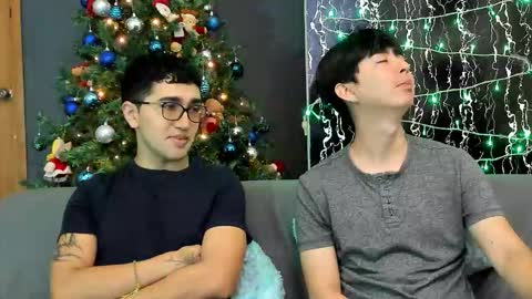 Snapshot of horny_twinks_guys chatting on December 17, 3:07 pm Alex and Camilo online show from December 17, 3:07 pm