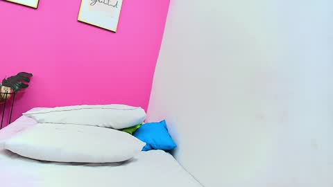 Khloe  online show from January 9, 3:34 pm