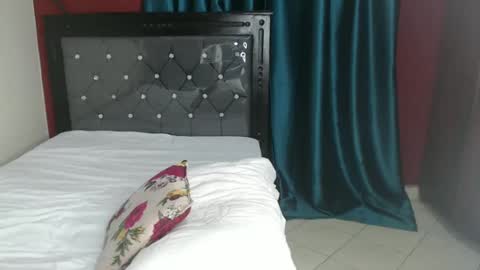 Snapshot of hornybella4 chatting on January 16, 1:06 am Bella online show from January 16, 1:06 am