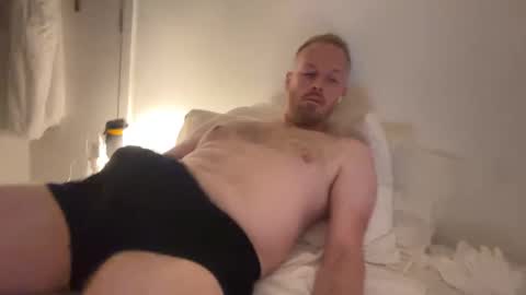 Snapshot of hornyben1189 chatting on October 16, 11:39 pm Horny Ben online show from October 16, 11:39 pm