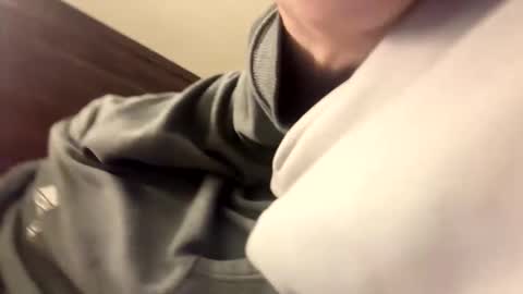 Snapshot of hornyboi2710 chatting on March 29, 4:40 pm Justin 7 inches online show from March 29, 4:40 pm