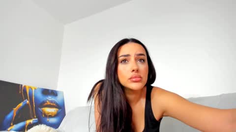 Snapshot of hornyemma_ chatting on December 3, 9:00 am Emma online show from December 3, 9:00 am