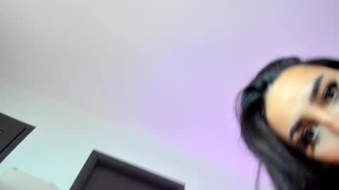 Snapshot of hornyemma_ chatting on December 11, 9:30 am Emma online show from December 11, 9:30 am