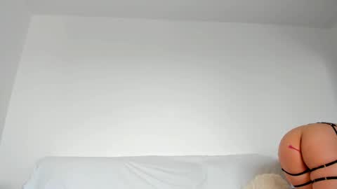 Snapshot of hornyemma_ chatting on February 5, 12:06 pm Emma online show from February 5, 12:06 pm