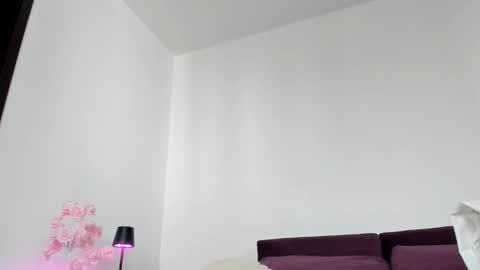 Snapshot of hornyemma_ chatting on November 26, 9:54 am Emma online show from November 26, 9:54 am