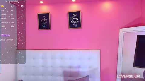 Snapshot of hornyhousekeeper_ chatting on December 15, 12:17 pm Valentina online show from December 15, 12:17 pm