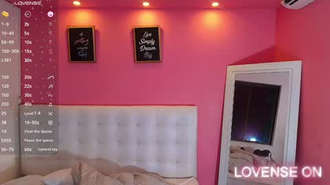 Snapshot of hornyhousekeeper_ chatting on January 12, 12:01 pm Valentina online show from January 12, 12:01 pm