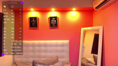 Snapshot of hornyhousekeeper_ chatting on January 15, 12:47 pm Valentina online show from January 15, 12:47 pm