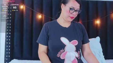 Snapshot of hornylatimommy chatting on October 12, 11:53 am Natasha online show from October 12, 11:53 am