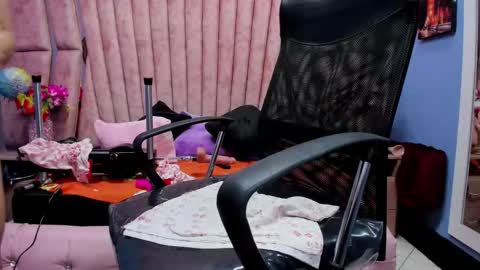 Snapshot of hornyskinny26 chatting on November 12, 5:41 am hornyskinny26 online show from November 12, 5:41 am