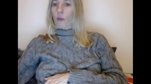 Snapshot of hornyssima chatting on December 14, 5:14 pm Hornyssima online show from December 14, 5:14 pm