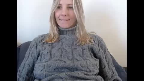 Snapshot of hornyssima chatting on December 26, 1:21 pm Hornyssima online show from December 26, 1:21 pm