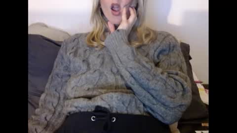 Snapshot of hornyssima chatting on February 8, 6:22 pm Hornyssima online show from February 8, 6:22 pm