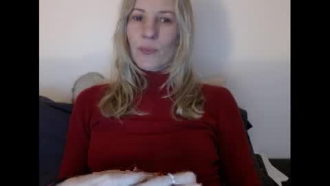 Snapshot of hornyssima chatting on March 7, 5:17 pm Hornyssima online show from March 7, 5:17 pm