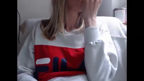 Snapshot of hornyssima chatting on September 22, 12:18 pm Hornyssima online show from September 22, 12:18 pm