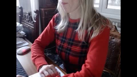 Snapshot of hornyssima chatting on November 6, 3:13 pm Hornyssima online show from November 6, 3:13 pm