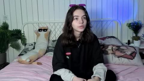 Mia online show from October 13, 8:25 am