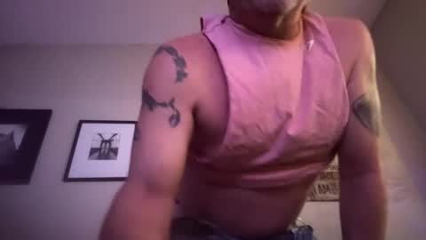 Snapshot of hoss43040 chatting on December 20, 1:23 am hoss43040 online show from December 20, 1:23 am