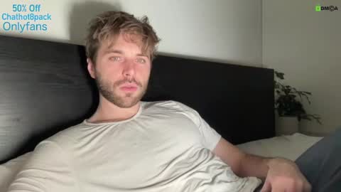 Snapshot of hot8pack01 chatting on January 6, 8:50 pm Edward aka Wolf online show from January 6, 8:50 pm