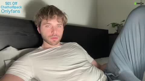 Snapshot of hot8pack01 chatting on February 4, 9:41 pm Edward aka Wolf online show from February 4, 9:41 pm