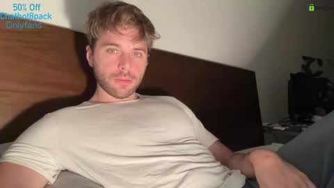 Snapshot of hot8pack01 chatting on November 26, 9:27 pm Edward aka Wolf online show from November 26, 9:27 pm