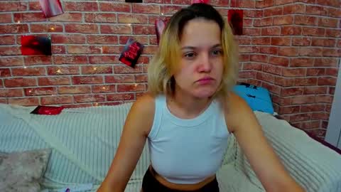 Snapshot of hot___jess chatting on September 12, 4:23 am Jessica online show from September 12, 4:23 am