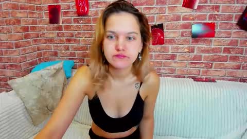 Snapshot of hot___jess chatting on October 12, 2:54 am Jessica online show from October 12, 2:54 am