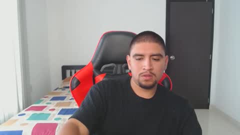 Snapshot of hot__husbands chatting on February 21, 7:10 pm hot__husbands online show from February 21, 7:10 pm