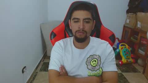 Snapshot of hot__husbands chatting on November 16, 2:06 am hot__husbands online show from November 16, 2:06 am