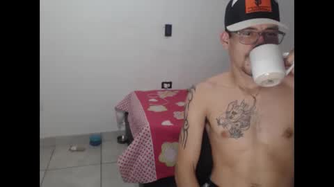Snapshot of hot_angels___ chatting on December 18, 1:26 am angels online show from December 18, 1:26 am