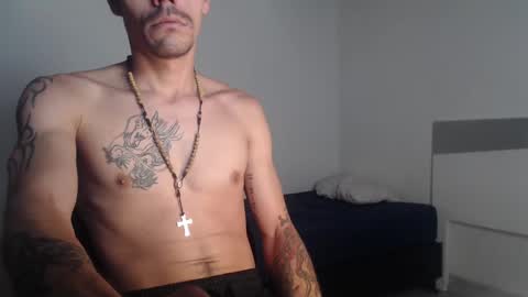 Snapshot of hot_angels___ chatting on December 27, 11:50 am angels online show from December 27, 11:50 am