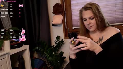 Snapshot of hot_beautiful_milf chatting on November 10, 12:37 pm Joy online show from November 10, 12:37 pm