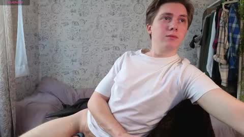 Snapshot of hot_boy_oscar chatting on November 22, 12:04 pm Oscar online show from November 22, 12:04 pm